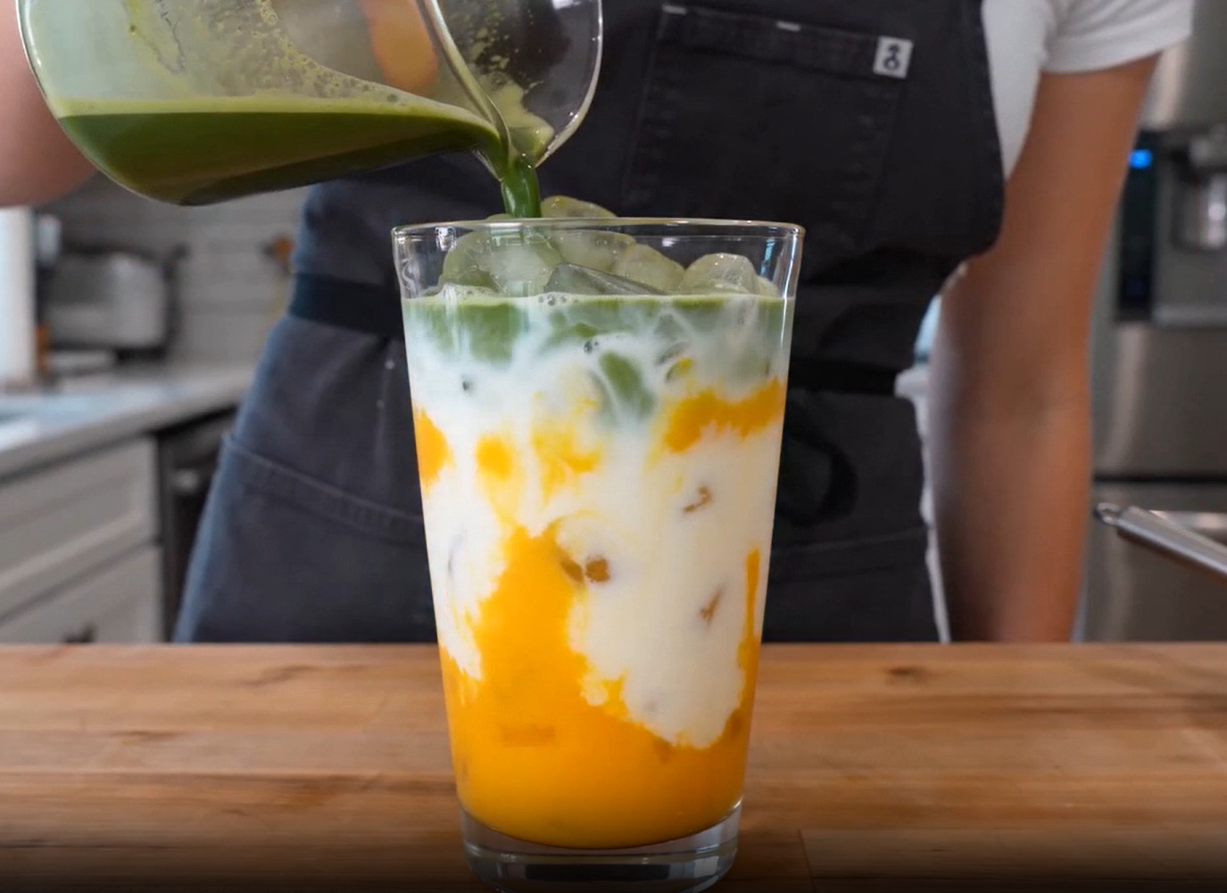 Zubereitung Davio Rio Mango Matcha Latte