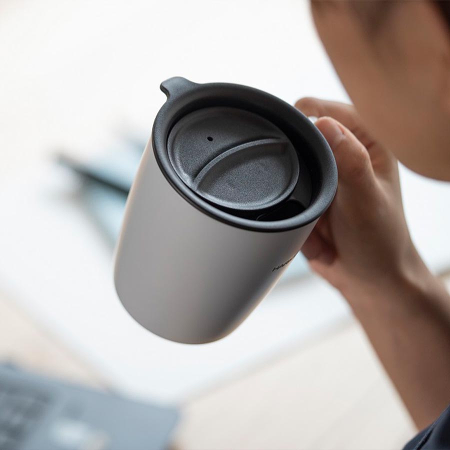 Hario To Go Becher mit Deckel 300ml in Grau